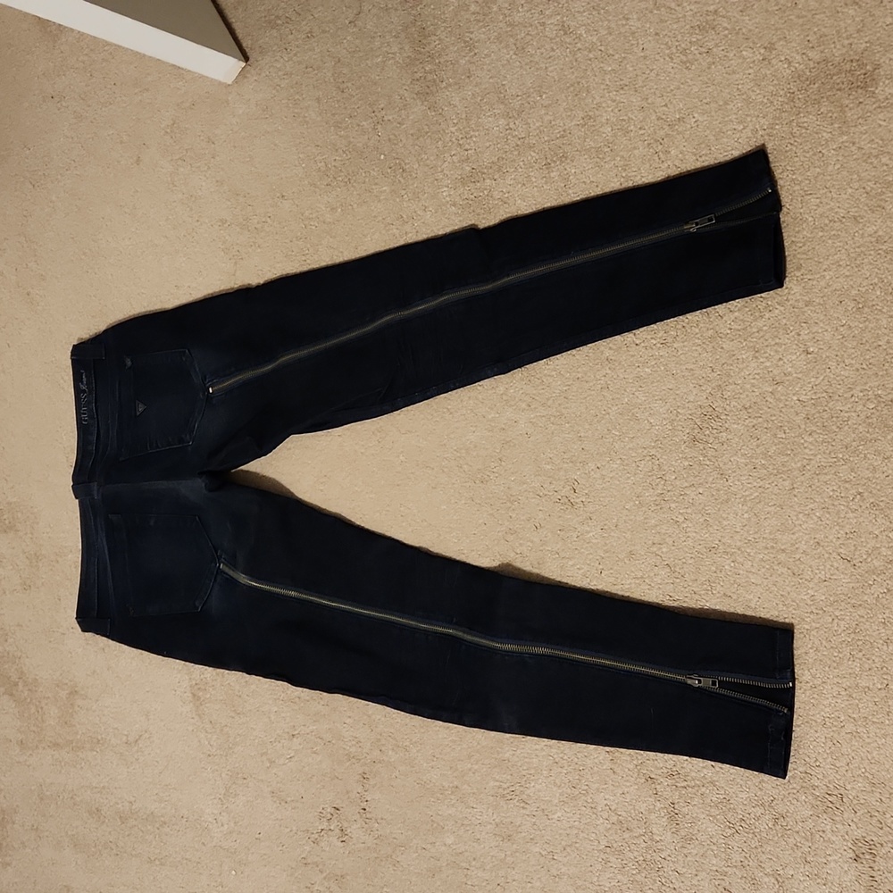 Guess back leg zip, dark blue jeans